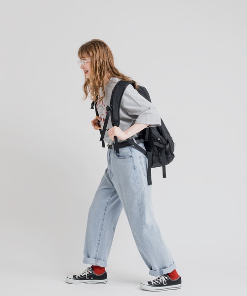 MUHET(ミュエータ)の「テーパードデニムパンツ(デニムパンツ・レディース・ライトブルー/ダークインディゴブルー・SMALL/MEDIUM/X-LARGE)」の3枚目の写真