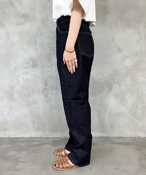 MUHET(ミュエータ)の「テーパードデニムパンツ(デニムパンツ・レディース・ライトブルー/ダークインディゴブルー・SMALL/MEDIUM/X-LARGE)」の6枚目の写真