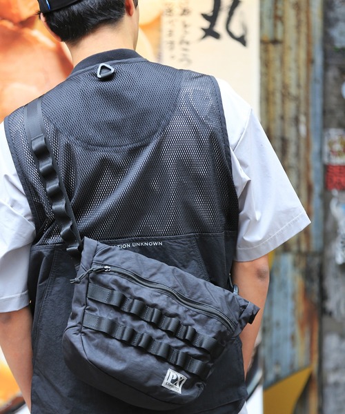 Liberaiders(リベレイダース)の「LIBERAIDERS リベレイダース / PX ROGER SHOULDER BAG ナイロンミリタリーアウトドアショルダーバッグ / 829022201(ショルダーバッグ・メンズ・ブラック/ネイビー/オリーブ・FREE)」の2枚目の写真
