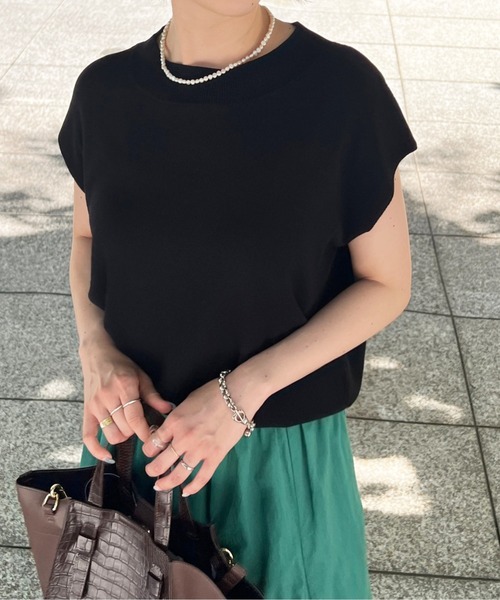 Chez toi（シェトワ）の「フレンチスリーブボートネックプルオーバー（カーディガン/ボレロ・レディース・ブラック/オフホワイト/ライム/グレイッシュベージュ・FREE）」の2枚目の写真