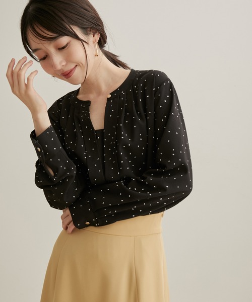 VIS（ビス）の「【洗える・防シワ】フロントタック長袖ブラウス（シャツ/ブラウス・レディース・ダークブラウン/ネイビー/サックスブルー/ピンク/モスグリーン/クリーム/ホワイト系その他5/ピンク系その他2/ブラック系その他・FREE）」の3枚目の写真