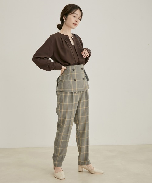 VIS（ビス）の「【洗える・防シワ】フロントタック長袖ブラウス（シャツ/ブラウス・レディース・ダークブラウン/ネイビー/サックスブルー/ピンク/モスグリーン/クリーム/ホワイト系その他5/ピンク系その他2/ブラック系その他・FREE）」の14枚目の写真