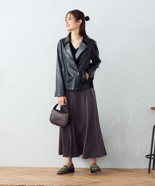 COMME CA ISM(コムサイズム)の「マットサテン切替 マーメイドスカート(スカート・レディース・ブラック/チャコール・SMALL/MEDIUM/LARGE)」の9枚目の写真