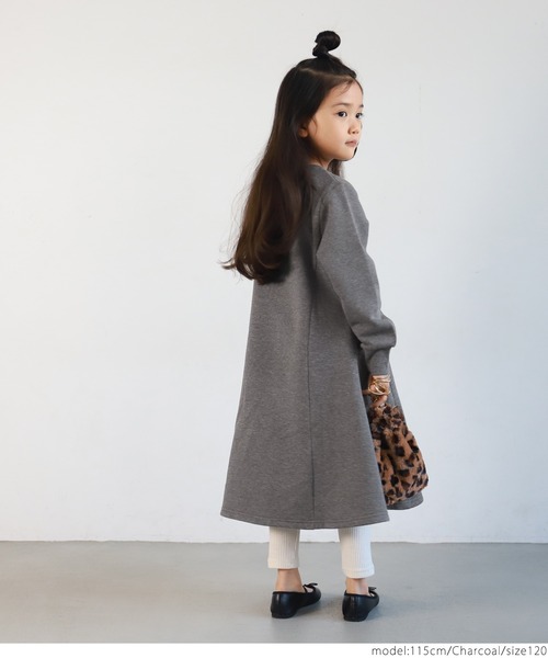 coca（coca）（コカ）の「キッズ 親子お揃い 裏起毛 Aライン ワンピース（ワンピース・キッズ・チャコールグレー/ブラック・100/110/120/130）」の13枚目の写真