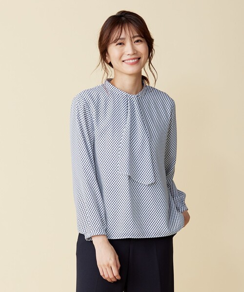J.PRESS(ジェイプレス)の「幾何プリント ボウタイ カットソー(Tシャツ/カットソー・レディース・ピンク系5/サックスブルー系5・T13/T15)」の2枚目の写真