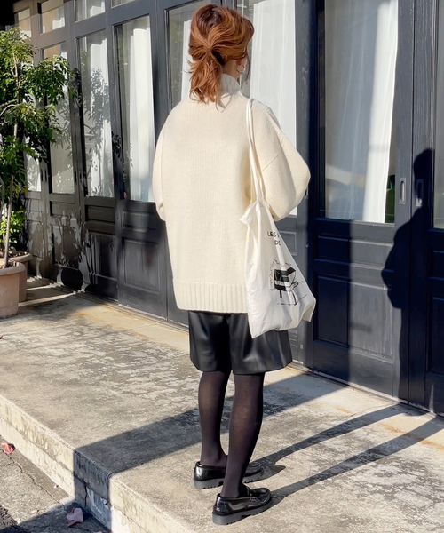 Spick & Span（スピックアンドスパン）の「フェイクレザーショートパンツ（その他パンツ・レディース・ブラウン/ブラック・36/38）」の5枚目の写真