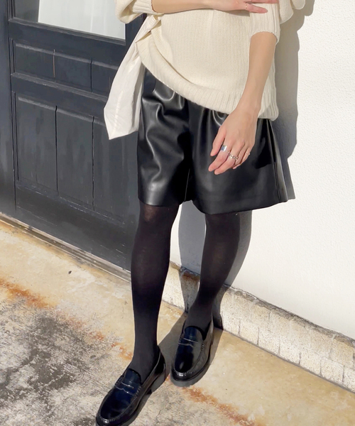 Spick & Span（スピックアンドスパン）の「フェイクレザーショートパンツ（その他パンツ・レディース・ブラウン/ブラック・36/38）」の9枚目の写真