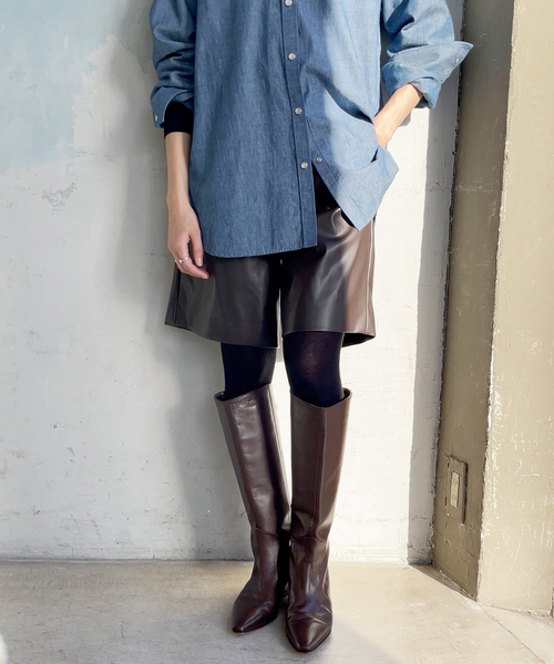 Spick & Span（スピックアンドスパン）の「フェイクレザーショートパンツ（その他パンツ・レディース・ブラウン/ブラック・36/38）」の18枚目の写真