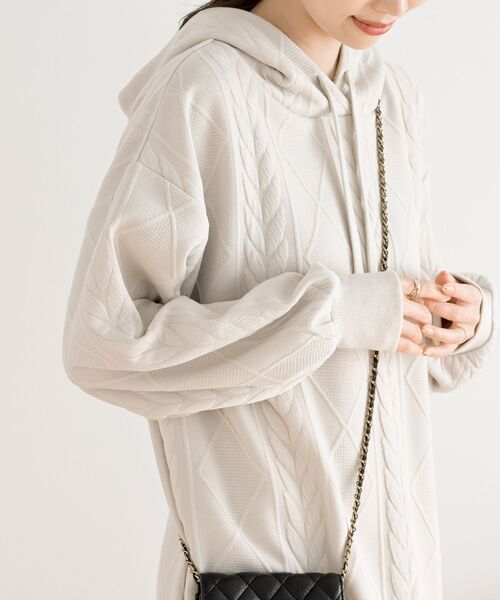 rps(アールピーエス)の「ケーブル柄パーカーワンピース(ワンピース・レディース・チャコールグレー/ブラック/カーキ/グレー/アイボリー・フリー)」の13枚目の写真