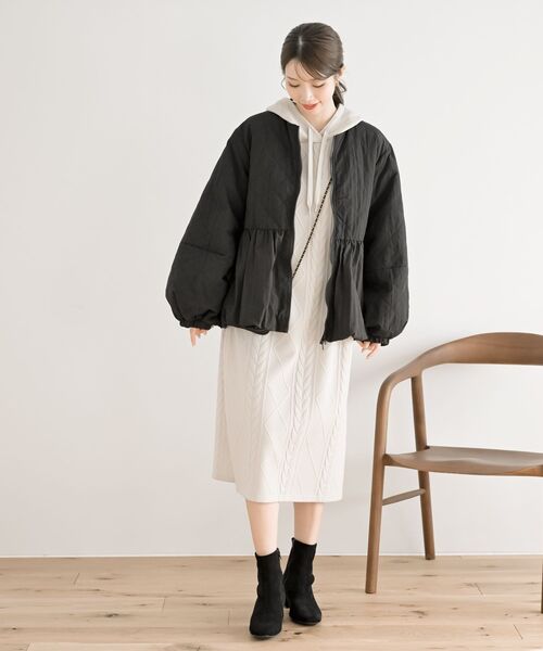 rps(アールピーエス)の「ケーブル柄パーカーワンピース(ワンピース・レディース・チャコールグレー/ブラック/カーキ/グレー/アイボリー・フリー)」の14枚目の写真