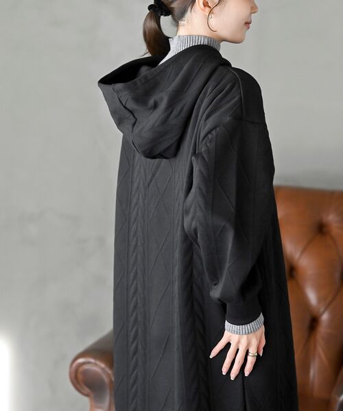 rps(アールピーエス)の「ケーブル柄パーカーワンピース(ワンピース・レディース・チャコールグレー/ブラック/カーキ/グレー/アイボリー・フリー)」の22枚目の写真