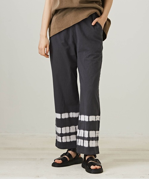 TOBILA(トビラ)の「絞り染め天竺イージーパンツ(その他パンツ・レディース・スミクロ/ベージュ/パープル・M)」の2枚目の写真