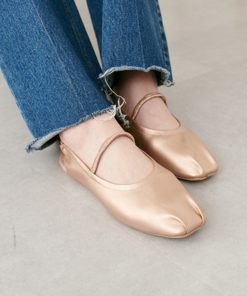 natural couture（ナチュラルクチュール）の「タック入りフラットシューズ（バレエシューズ・レディース・オフホワイト/ピンク/ブラック・MEDIUM/LARGE）」の9枚目の写真