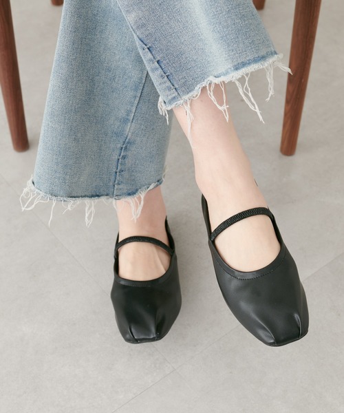 natural couture（ナチュラルクチュール）の「タック入りフラットシューズ（バレエシューズ・レディース・オフホワイト/ピンク/ブラック・MEDIUM/LARGE）」の6枚目の写真