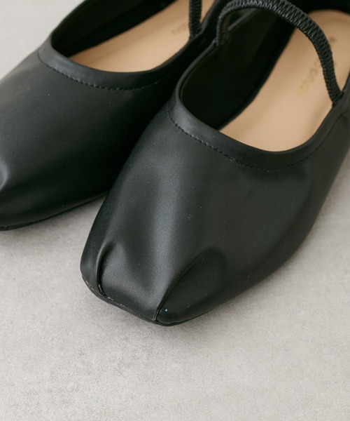 natural couture（ナチュラルクチュール）の「タック入りフラットシューズ（バレエシューズ・レディース・オフホワイト/ピンク/ブラック・MEDIUM/LARGE）」の13枚目の写真