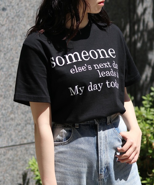 HER CLOSET(ハークローゼット)の「【shemoshelly】WEB限定someoneロゴTシャツ(Tシャツ/カットソー・レディース・ブラック/ホワイト/ホワイト系その他2・S/M/L)」の3枚目の写真