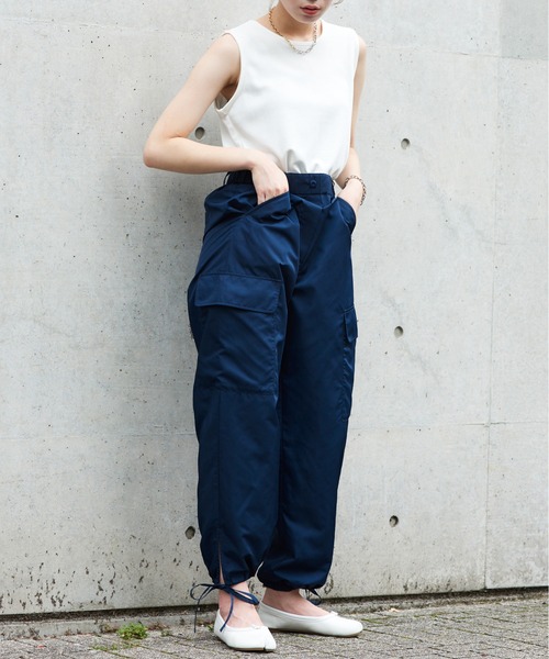 SETUP7（セットアップセブン）の「【SETUP7】スリット入りサテンカーゴパンツ パラシュートパンツ ジョガーパンツ（カーゴパンツ・レディース・ネイビー/ブラック/アイボリー/オリーブ・FREE）」の13枚目の写真