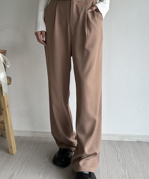 Silly(シリー)の「【きれいめコーデに◎】ハイウエストタックパンツ(スラックス・レディース・ベージュ/ブラック/グレー・SMALL/MEDIUM/LARGE)」の17枚目の写真
