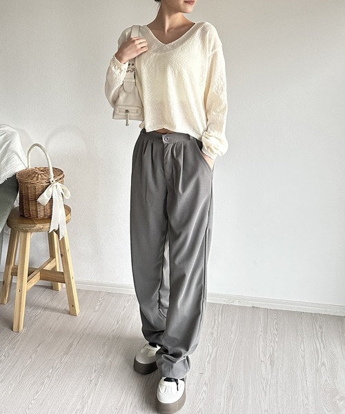 Silly(シリー)の「【きれいめコーデに◎】ハイウエストタックパンツ(スラックス・レディース・ベージュ/ブラック/グレー・SMALL/MEDIUM/LARGE)」の8枚目の写真