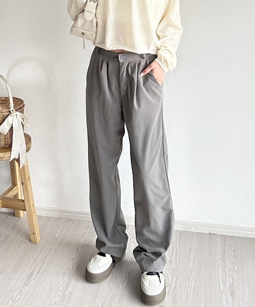 Silly(シリー)の「【きれいめコーデに◎】ハイウエストタックパンツ(スラックス・レディース・ベージュ/ブラック/グレー・SMALL/MEDIUM/LARGE)」の9枚目の写真