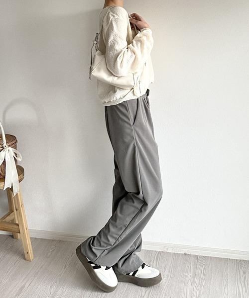 Silly(シリー)の「【きれいめコーデに◎】ハイウエストタックパンツ(スラックス・レディース・ベージュ/ブラック/グレー・SMALL/MEDIUM/LARGE)」の11枚目の写真