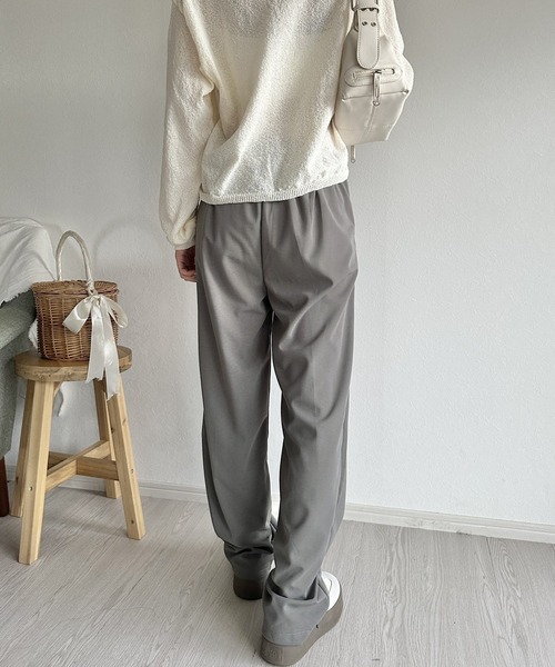 Silly(シリー)の「【きれいめコーデに◎】ハイウエストタックパンツ(スラックス・レディース・ベージュ/ブラック/グレー・SMALL/MEDIUM/LARGE)」の14枚目の写真