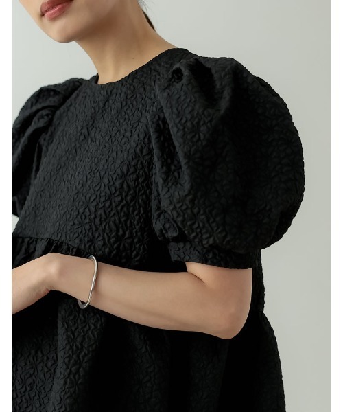 [2023SUMMERCOLLECTION]ふくれジャガード5分袖ペプラムブラウス