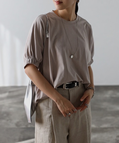 Bonjour Sagan(ボンジュールサガン)の「袖ギャザーコクーンTシャツ(Tシャツ/カットソー・レディース・グレイッシュベージュ/チャコールグレー/オフホワイト・FREE)」の3枚目の写真