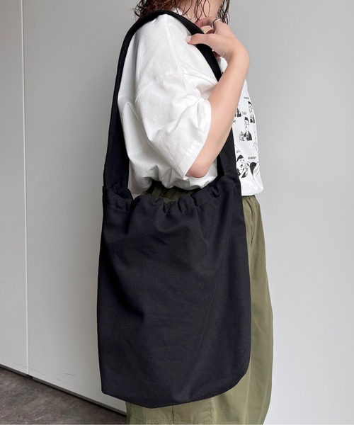 CPCM（シーピーシーエム）の「キャンバスショルダー（ショルダーバッグ・レディース・ブラック/アイボリー/パープル・FREE）」の2枚目の写真