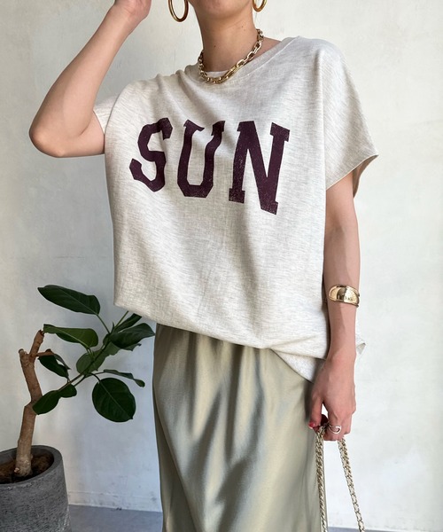DouDou(ドゥドゥ)の「【WEB限定】SUNミニ裏毛TEE(Tシャツ/カットソー・レディース・ベージュ/ホワイト/チャコールグレー・FREE)」の3枚目の写真