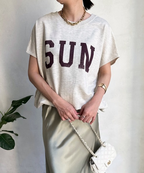 DouDou(ドゥドゥ)の「【WEB限定】SUNミニ裏毛TEE(Tシャツ/カットソー・レディース・ベージュ/ホワイト/チャコールグレー・FREE)」の4枚目の写真