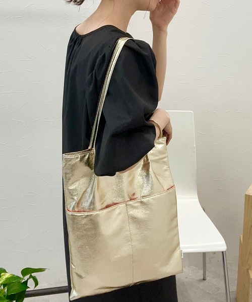 LEPSIM（レプシィム）の「メタリックトートバッグ　904472（トートバッグ・レディース・ゴールド/ブラック/シルバー・ONE SIZE）」の6枚目の写真