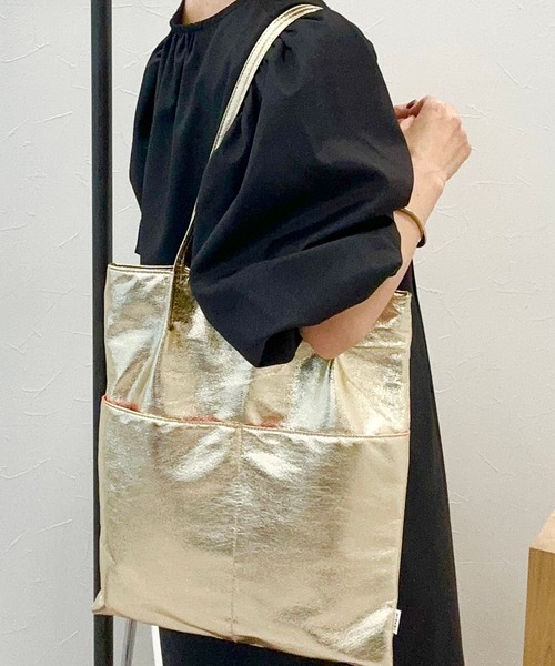 LEPSIM（レプシィム）の「メタリックトートバッグ　904472（トートバッグ・レディース・ゴールド/ブラック/シルバー・ONE SIZE）」の7枚目の写真