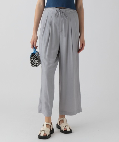 saloon（サルーン）の「SALOON(サルーン)/シャンブレータックワイドパンツ（その他パンツ・レディース・ライトグレー/インディゴブルー/ライトグリーン/アイボリー・FREE）」の2枚目の写真