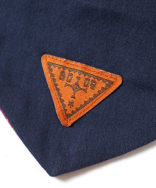 BOBO(ボボ)の「【BOBO】 保冷剤が入れられる4wayバンダナスタイ(スタイ/よだれかけ・キッズ・レッド/ネイビー・ONE SIZE)」の8枚目の写真