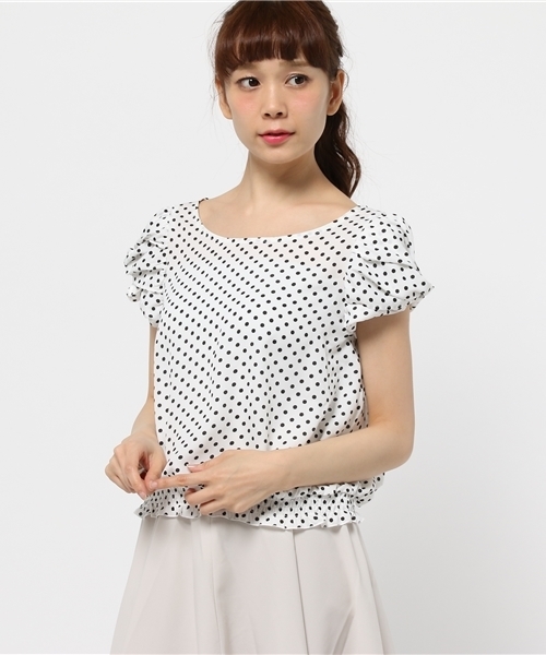 one after another NICE CLAUP(ワンアフターアナザーナイスクラップ)の「【ナイスクラップ】ドットシュークリーム袖(シャツ/ブラウス・レディース・オフホワイト/ブラック・FREE)」の12枚目の写真