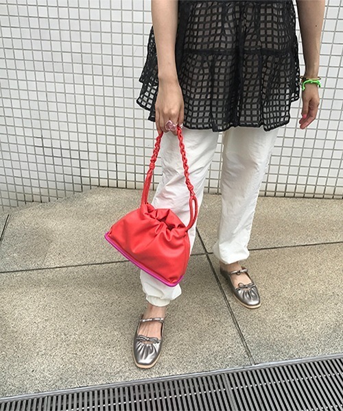 Casselini(キャセリーニ)の「CASSELINI/キャセリーニ プランプドロストバッグ ミニバッグ(ショルダーバッグ・レディース・ブルー/アイボリー/ブラック/オレンジ・FREE)」の4枚目の写真
