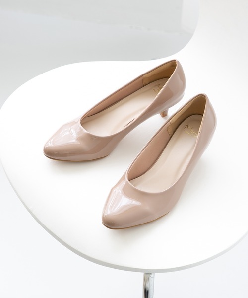 menue(メヌエ)の「アーモンドトゥ ベーシックパンプス(パンプス・レディース・ダークグレー/ブラック/グレイッシュベージュ/ピンクベージュ・22.0cm/22.5cm/23.0cm/24.5cm/26.0cm/25.0cm/25.5cm/23.5cm/24.0cm/21.5cm)」の4枚目の写真
