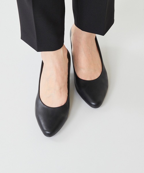 menue(メヌエ)の「アーモンドトゥ ベーシックパンプス(パンプス・レディース・ダークグレー/ブラック/グレイッシュベージュ/ピンクベージュ・22.0cm/22.5cm/23.0cm/24.5cm/26.0cm/25.0cm/25.5cm/23.5cm/24.0cm/21.5cm)」の5枚目の写真