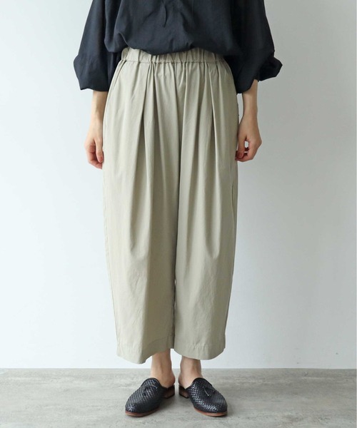 yuni（ユニ　）の「△80/2強撚コットン　ギャバゴムタックパンツ（その他パンツ・レディース・グレー/ブラック/ベージュ/キナリ/ネイビー/ブラウン/カーキ/チャコールグレー・FREE）」の2枚目の写真