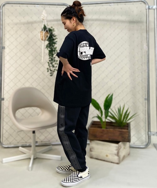 NEW ERA(ニューエラ)の「NEW ERA/ニューエラ Tシャツ オーバーサイズ バックプリント MLB 14121891/14121892/14121893/14121895/14121906/14121896(Tシャツ/カットソー・レディース・ホワイト系その他2/ブラック系その他/ブラック系その他2/ストーン/ネイビー/ホワイト系その他・L/M)」の22枚目の写真