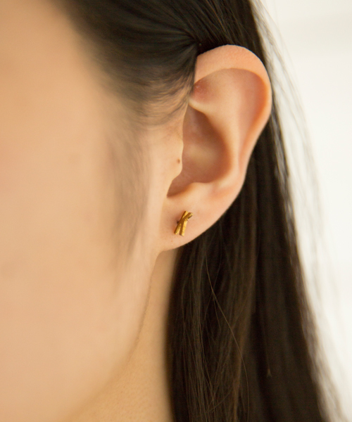 rehacer(レアセル)の「ANIKULAPO : Alphabet Pierce(ピアス(片耳用)・レディース・K/M/N/R/E/F/S/U/A/H/J/Y・FREE)」の6枚目の写真