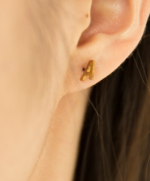 rehacer(レアセル)の「ANIKULAPO : Alphabet Pierce(ピアス(片耳用)・レディース・K/M/N/R/E/F/S/U/A/H/J/Y・FREE)」の20枚目の写真