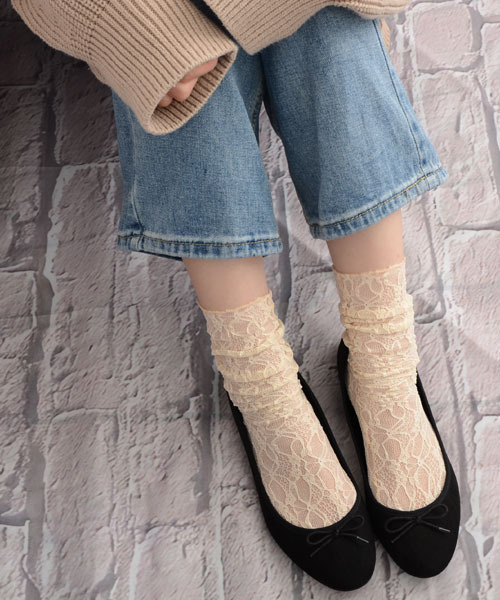 TONE SELECT GOODS（トーンセレクトグッズ）の「【float】レース フラワー クルー丈ソックス（ソックス/靴下・レディース・ホワイト/ブラック/アイボリー・FREE）」の2枚目の写真