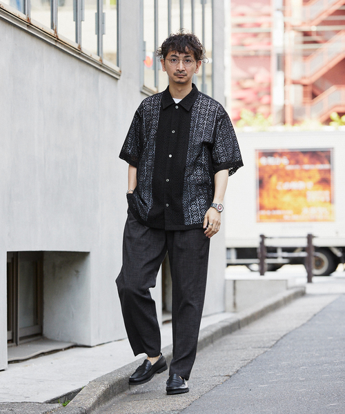 JOURNAL STANDARD relume（ジャーナルスタンダード　レリューム）の「アラベスクレース スクエアレギュラーカラー半袖シャツ（シャツ/ブラウス・メンズ・ブラック/ホワイト/ネイビー・MEDIUM/LARGE）」の4枚目の写真