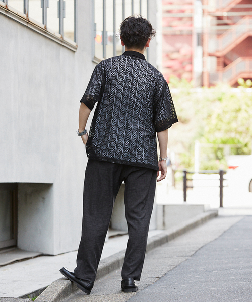 JOURNAL STANDARD relume（ジャーナルスタンダード　レリューム）の「アラベスクレース スクエアレギュラーカラー半袖シャツ（シャツ/ブラウス・メンズ・ブラック/ホワイト/ネイビー・MEDIUM/LARGE）」の11枚目の写真