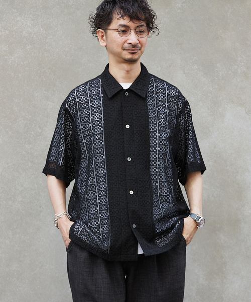 JOURNAL STANDARD relume（ジャーナルスタンダード　レリューム）の「アラベスクレース スクエアレギュラーカラー半袖シャツ（シャツ/ブラウス・メンズ・ブラック/ホワイト/ネイビー・MEDIUM/LARGE）」の13枚目の写真
