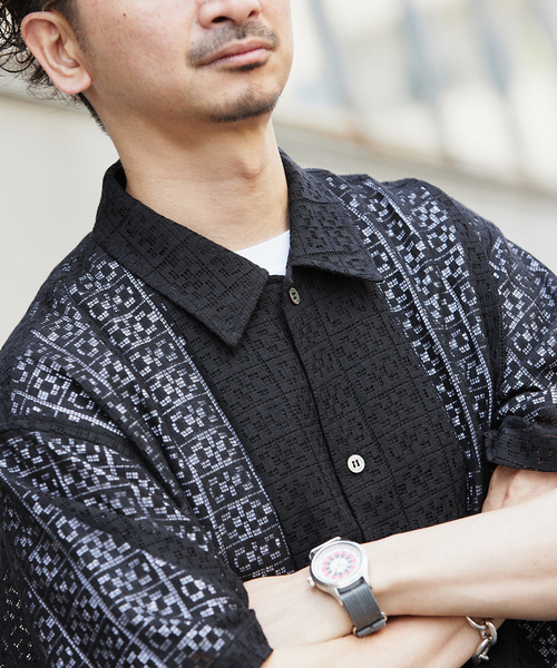 JOURNAL STANDARD relume（ジャーナルスタンダード　レリューム）の「アラベスクレース スクエアレギュラーカラー半袖シャツ（シャツ/ブラウス・メンズ・ブラック/ホワイト/ネイビー・MEDIUM/LARGE）」の17枚目の写真