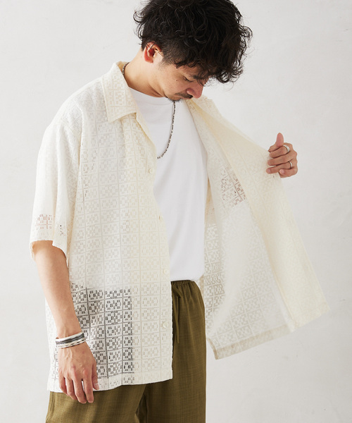 JOURNAL STANDARD relume（ジャーナルスタンダード　レリューム）の「アラベスクレース スクエアレギュラーカラー半袖シャツ（シャツ/ブラウス・メンズ・ブラック/ホワイト/ネイビー・MEDIUM/LARGE）」の22枚目の写真