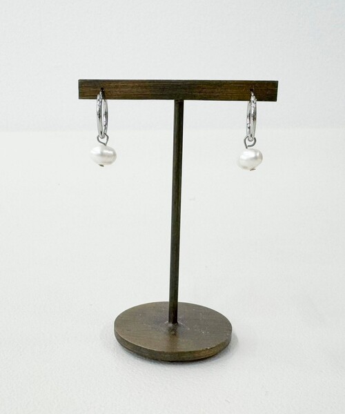 fredy emue(フレディエミュ)の「淡水パールトップフープピアス(ピアス(両耳用)・レディース・ゴールド/シルバー・FREE)」の3枚目の写真